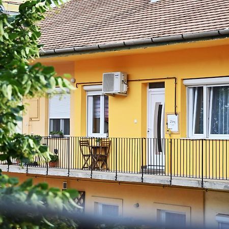 Zora Apartman Еґер Екстер'єр фото