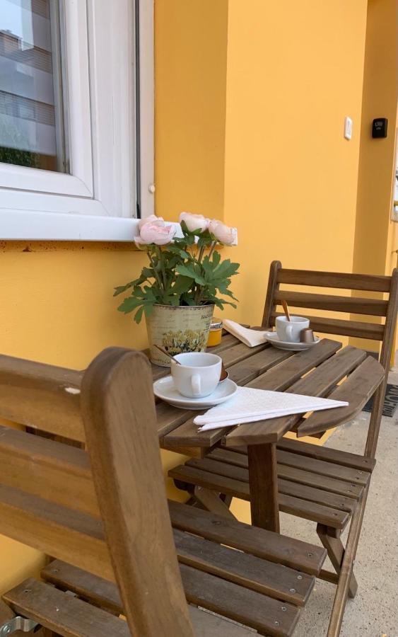 Zora Apartman Еґер Екстер'єр фото