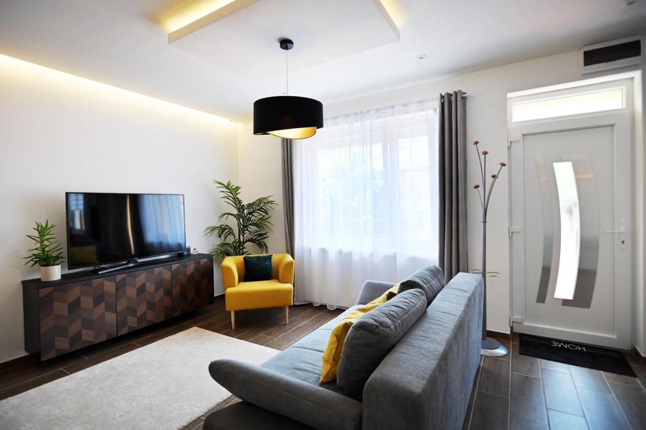 Zora Apartman Еґер Екстер'єр фото