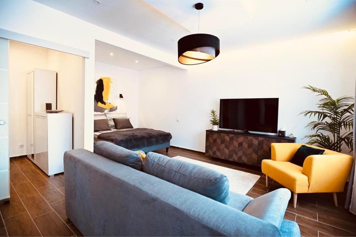 Zora Apartman Еґер Екстер'єр фото