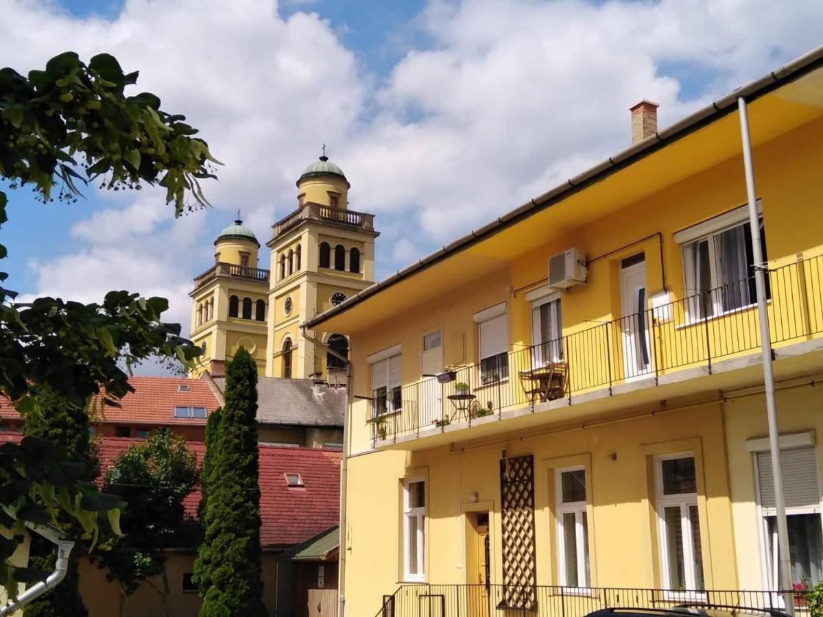 Zora Apartman Еґер Екстер'єр фото